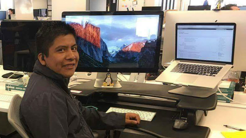 From Milking Cows to Writing Code: A Dreamer’s Journey Benito Sanchez在工作